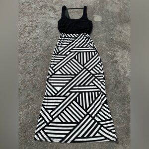 Chic Black and White Geometric Maxi Dress